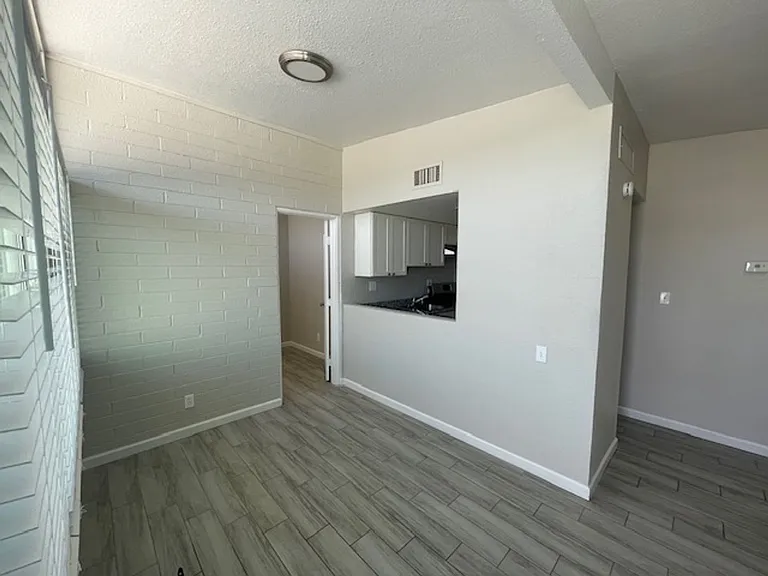 6708 E. Cheery Lynn Rd. — Photo 4