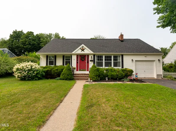 27 Pershing Road, Queensbury, NY 12804