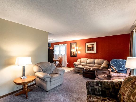 4th image of 400 11th St SE