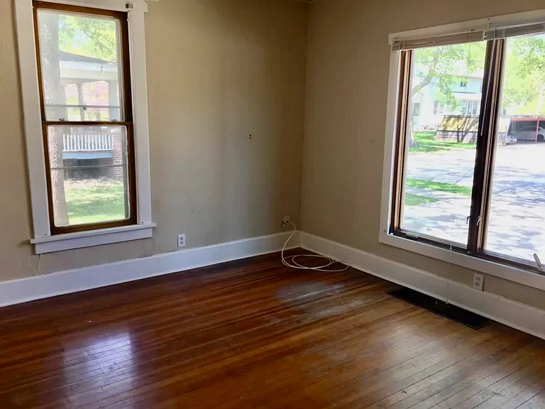 501 W Green St #2 — Photo 4