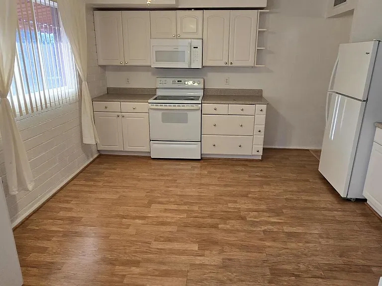 11375 N 112th Dr — Photo 3