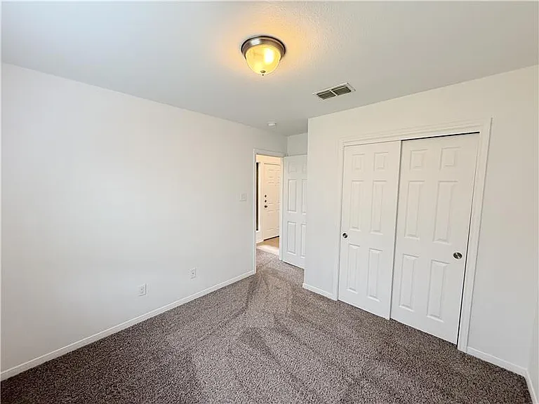 531 Parkfield Ln — Photo 32