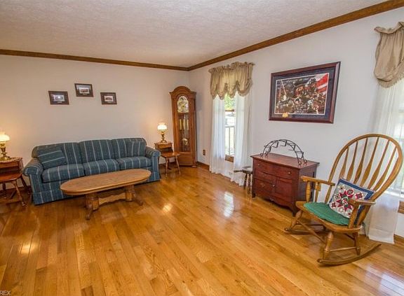 3rd image of 6107 Warblers Roost