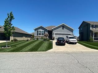 913 SE Scarlet Ct, Blue Springs, MO 64014