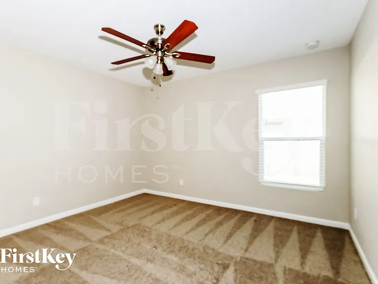1943 SW Sunglow St — Photo 11