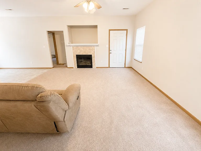 4006 Meadow View Dr — Photo 4