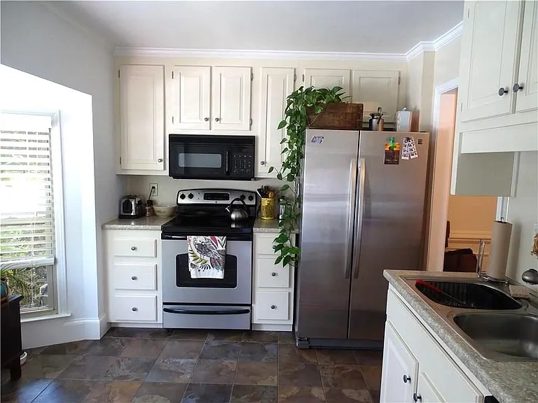 410 Forestgate Ct — Photo 4