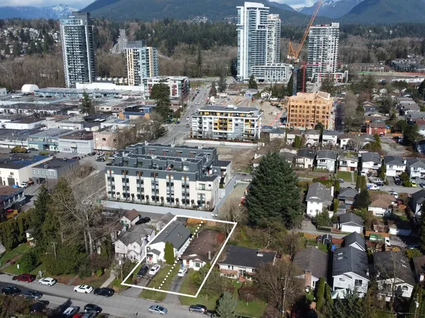 1536 Bond St, North Vancouver, BC V7J 1E7