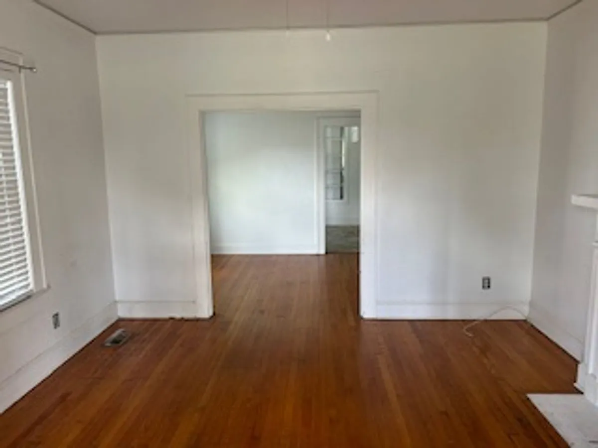 Building Photo - 648 E College Ave