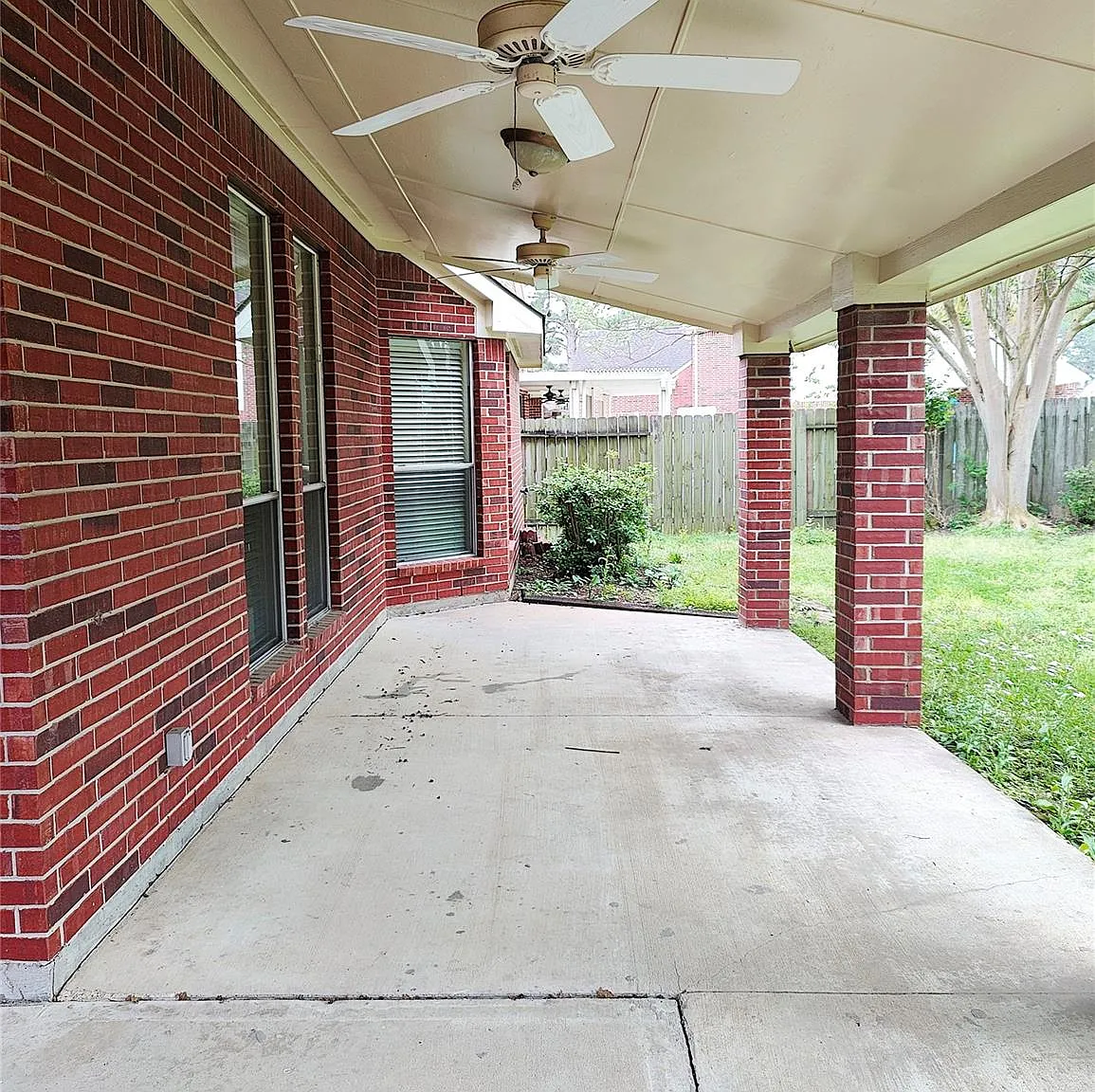 4 bed, 2.0 bath, 2356 sqft, $2,300 — Photo 3