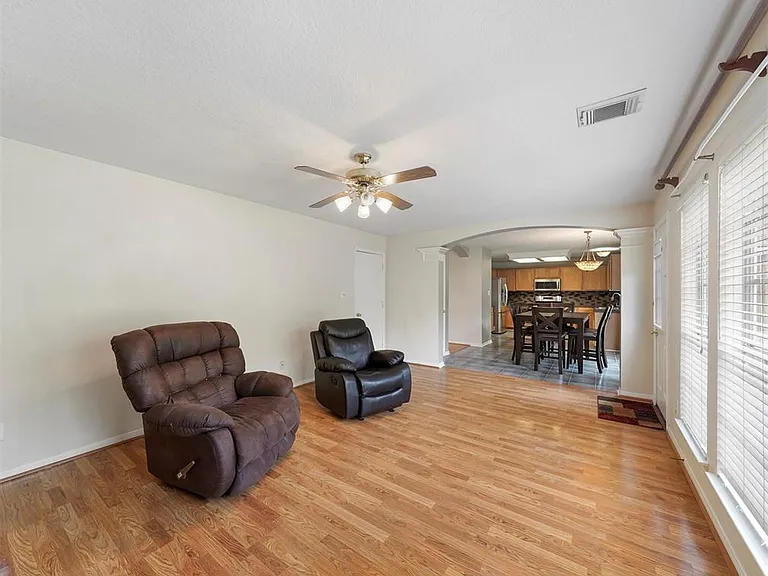 25719 Bearborough Dr — Photo 12