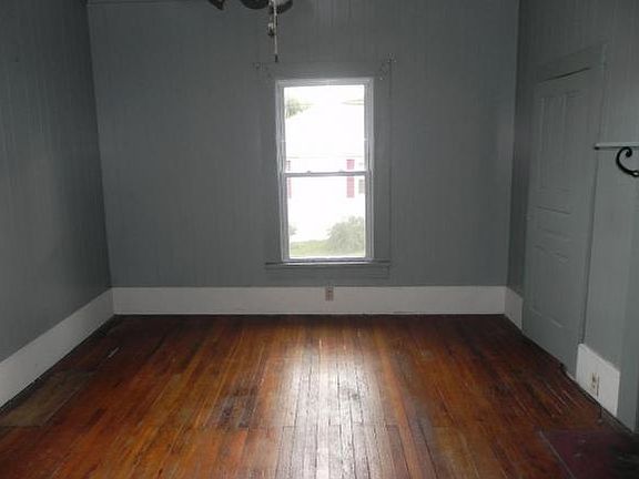 3rd image of 1315 Main St