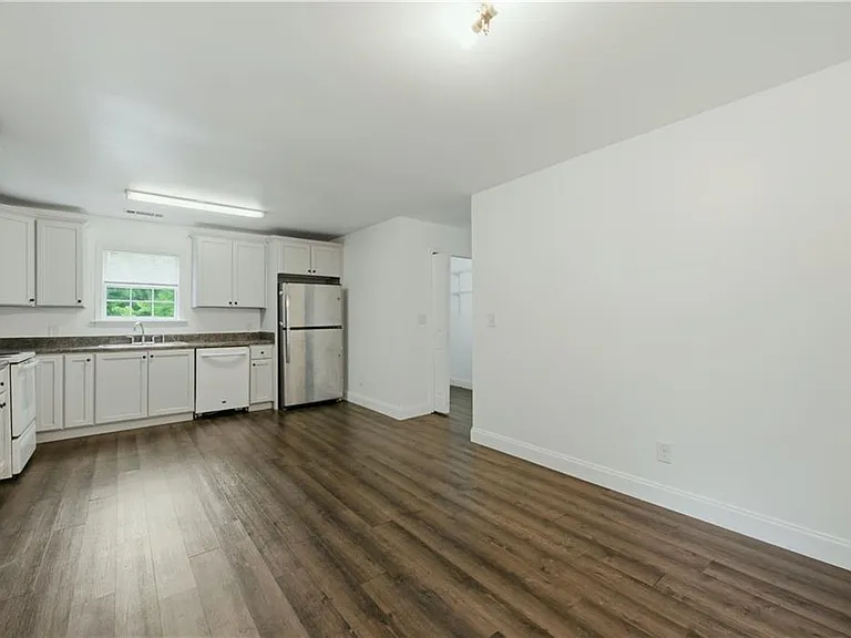 226 Thornton St SW — Photo 9