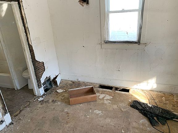 3rd image of 1603 S Morton Ave