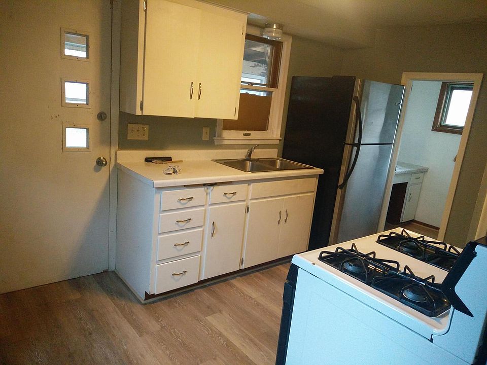 1st image of 112 Lawson Ave E