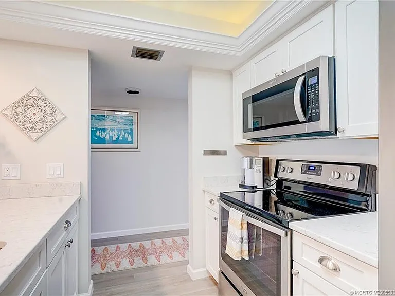 5553 NE Gulfstream Way — Photo 9