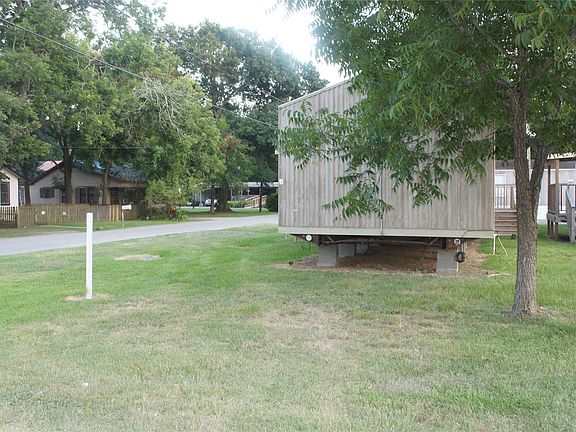 4th image of 601 Clear Lake Rd Unit A