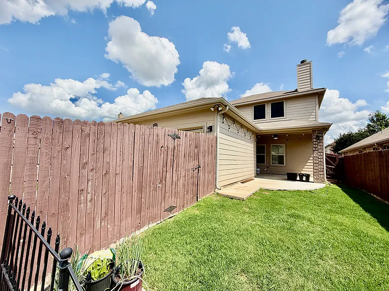 9220 Stewart St — Photo 29
