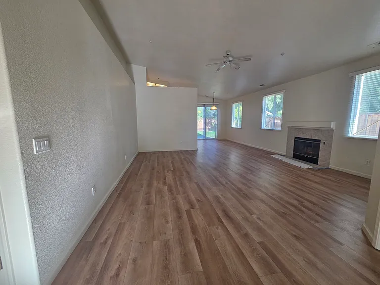 1646 Mallard St — Photo 3