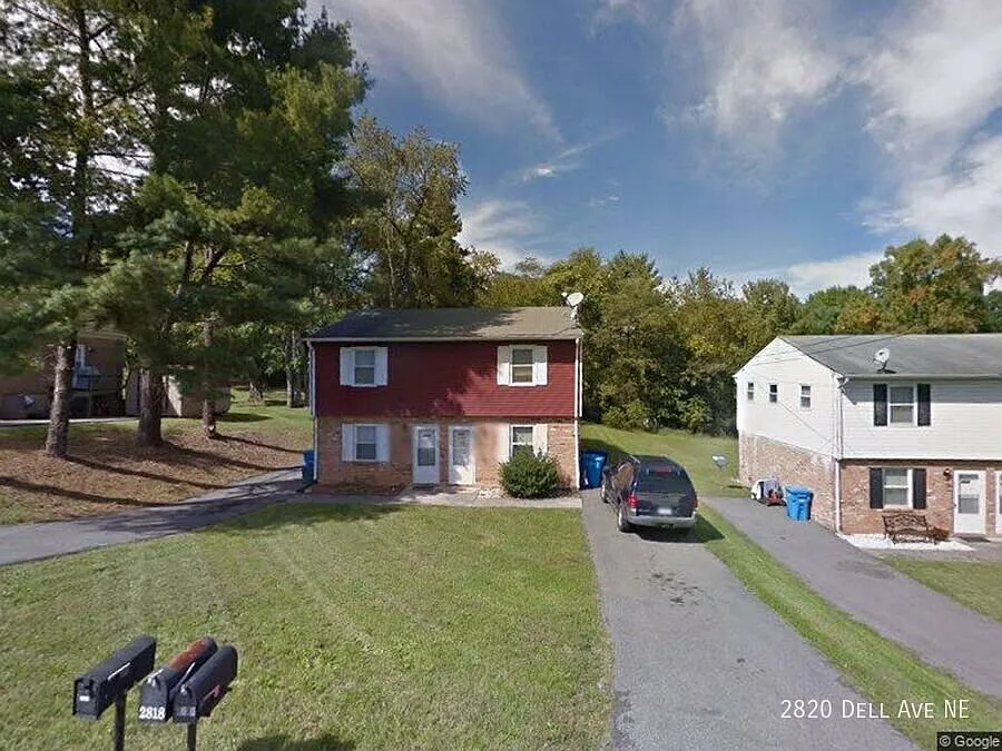 2820 Dell Ave NE