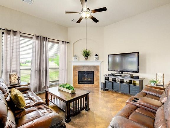 4th image of 124 W Adelanta Pl
