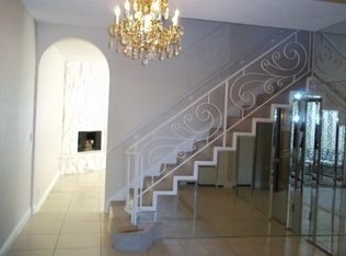 2836 Queens Courtyard Dr, Las Vegas, NV 89109