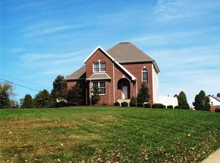 909 Manifold Rd, Washington, PA 15301