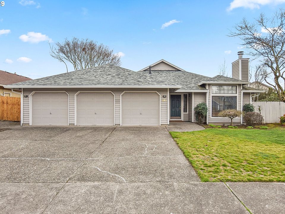 1st image of 807 NE Countryside Dr