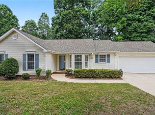 5520 Cornerstaff Dr, Greensboro, NC 27407