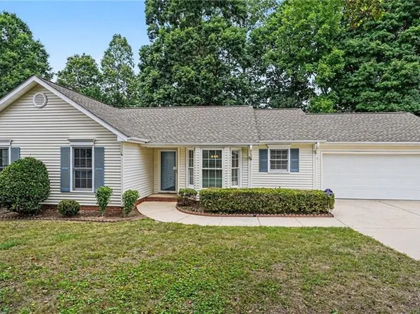 5520 Cornerstaff Dr, Greensboro, NC 27407