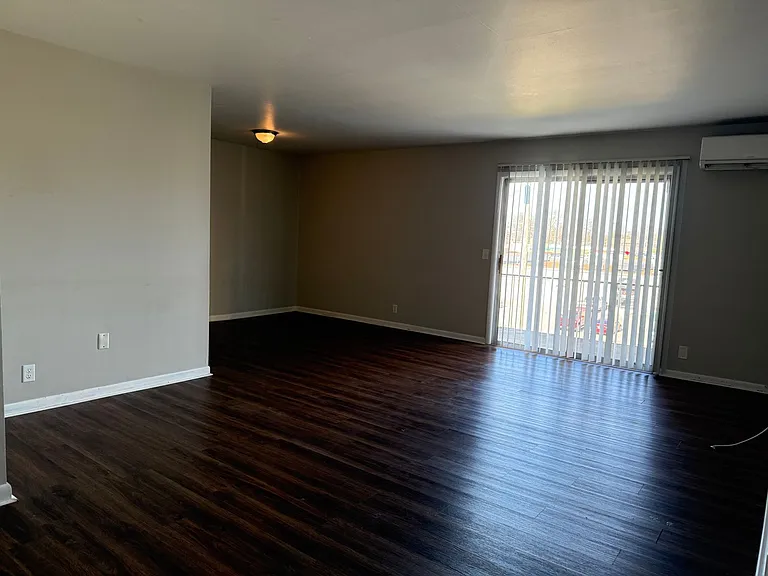 Executive House Apartments — Photo 59