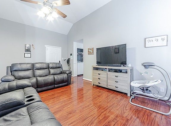 4th image of 402 Athena Dr