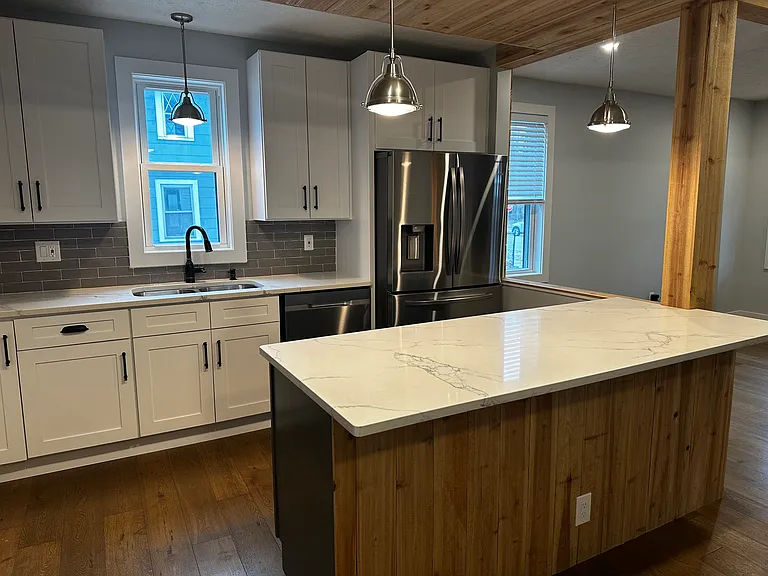 2465 Tremont Ave — Photo 7