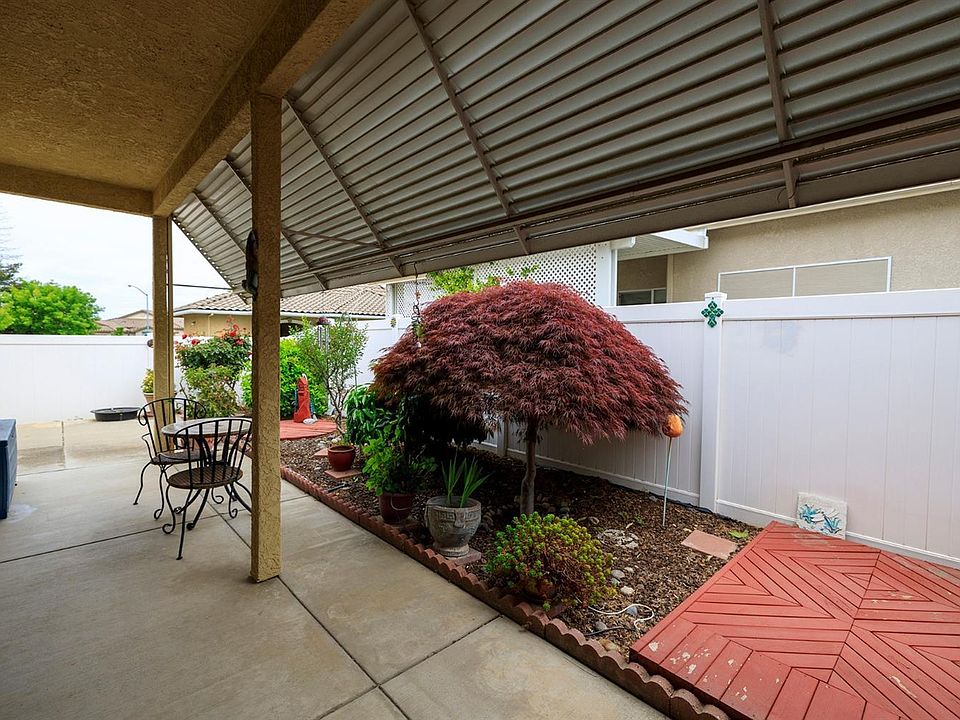 2nd image of 123 Woods Creek Dr
