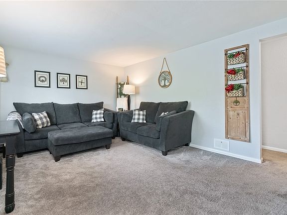 3rd image of 418 Lawnwood Ave