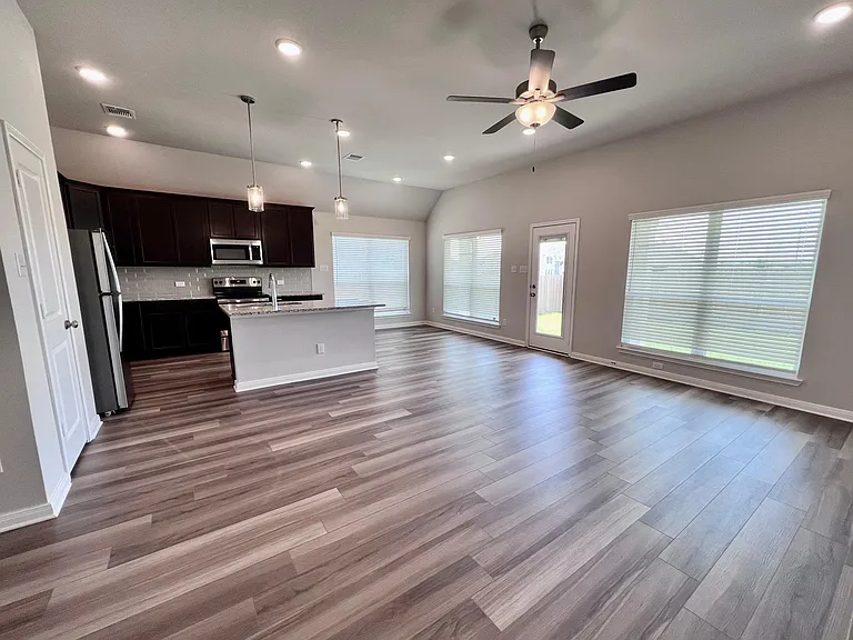 1753 Spence St — Photo 14