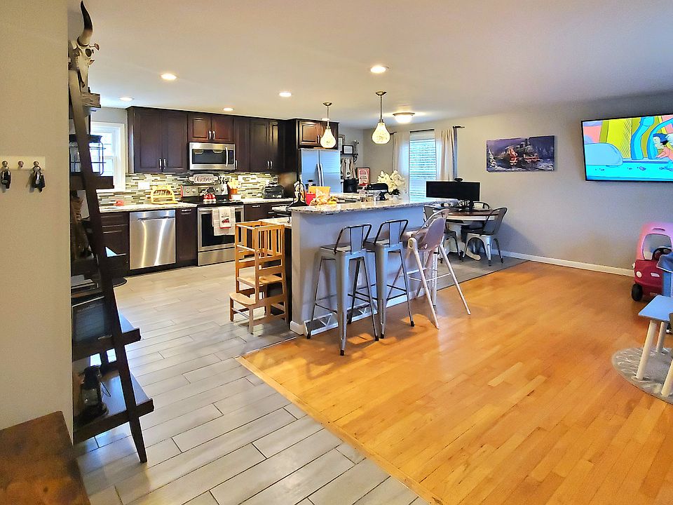 1st image of 9 Clarion Dr