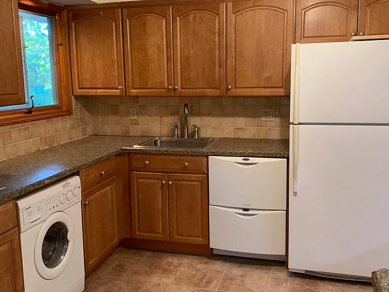 934 Oakland Ct — Photo 8