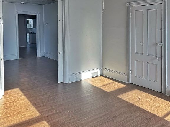 5th image of 1053 Lehigh St Unit 1