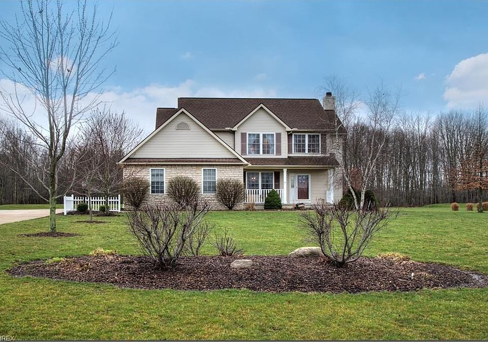 Wonderful curb appeal....spring flowers right around the corner!