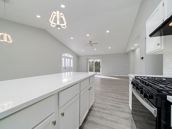 4th image of 112 Liverpool Dr SE
