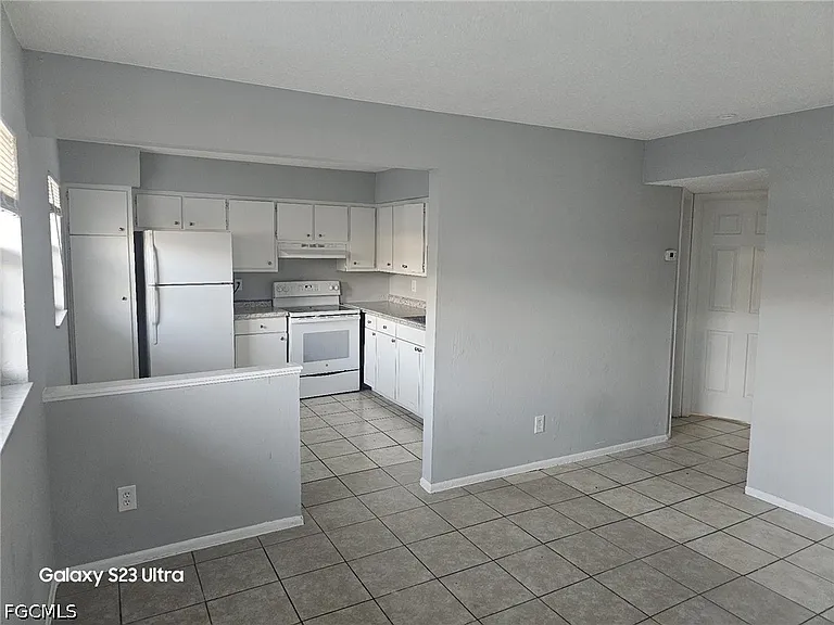 2708 Broadway — Photo 2