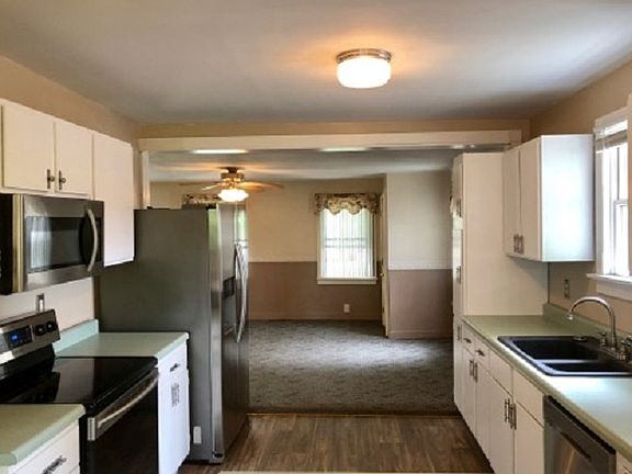 5th image of 208 N Elm St