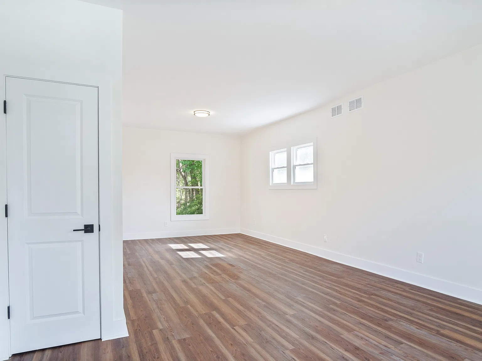 3 bed, 1.5 bath, 1316 sqft, $1,900 — Photo 3