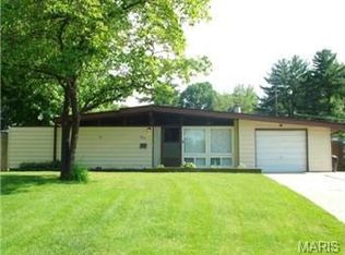 2680 Countryside Dr, Florissant, MO 63033