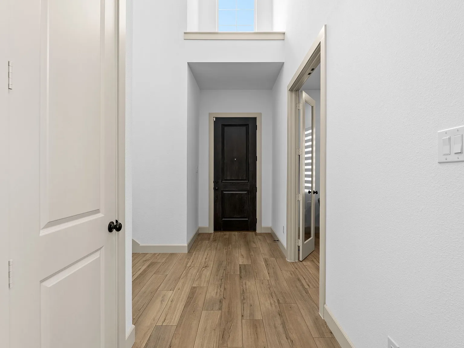 4 bed, 3026 sqft, $3,500 — Photo 3