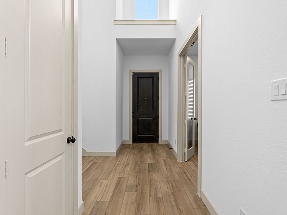 3rd image of 9540 Hedge St