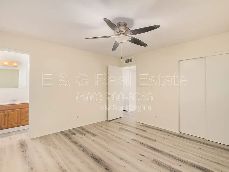 1136 W 12th St — Photo 16