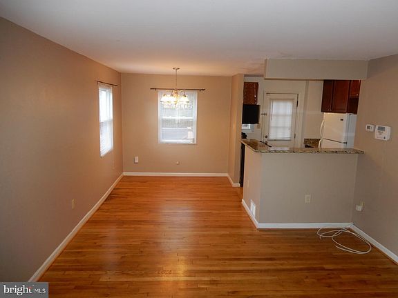 4th image of 2227 Arlington Ter