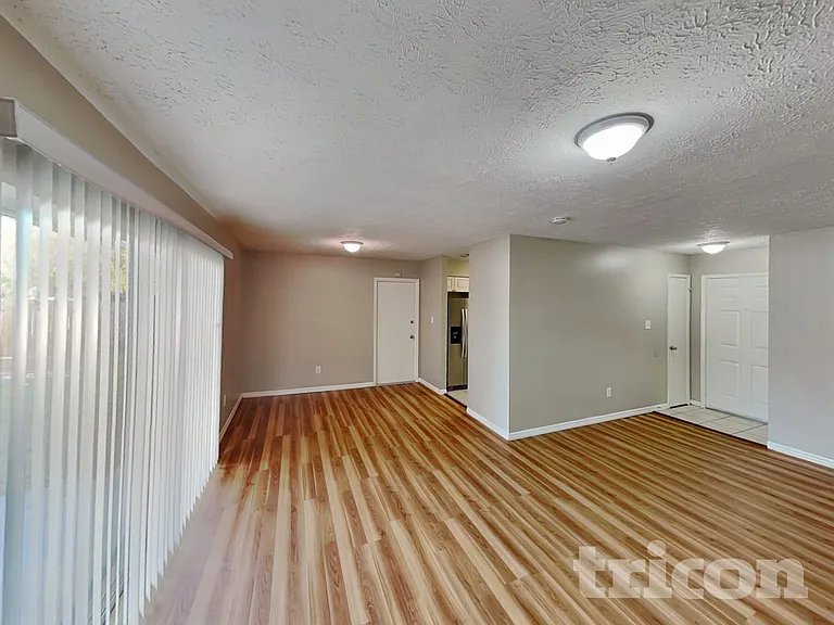 2704 Manor Hill Dr — Photo 3